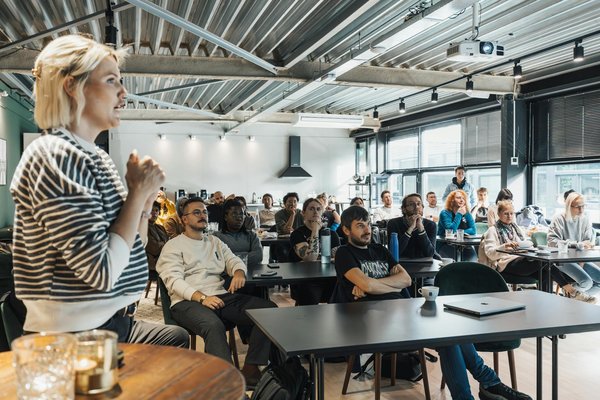 Libérez le potentiel de votre marque avec op1c, l'agence social media