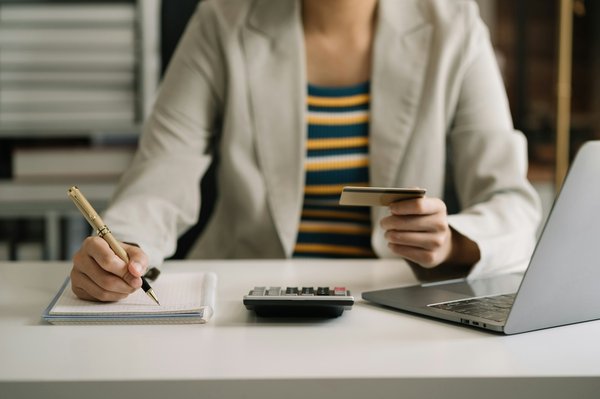 Gestion des dépenses professionnelles : les étapes pour mettre en place un processus efficace