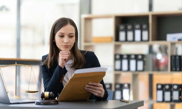 L'huissier de justice à Paris 13 : un allié incontournable pour vos procédures légales